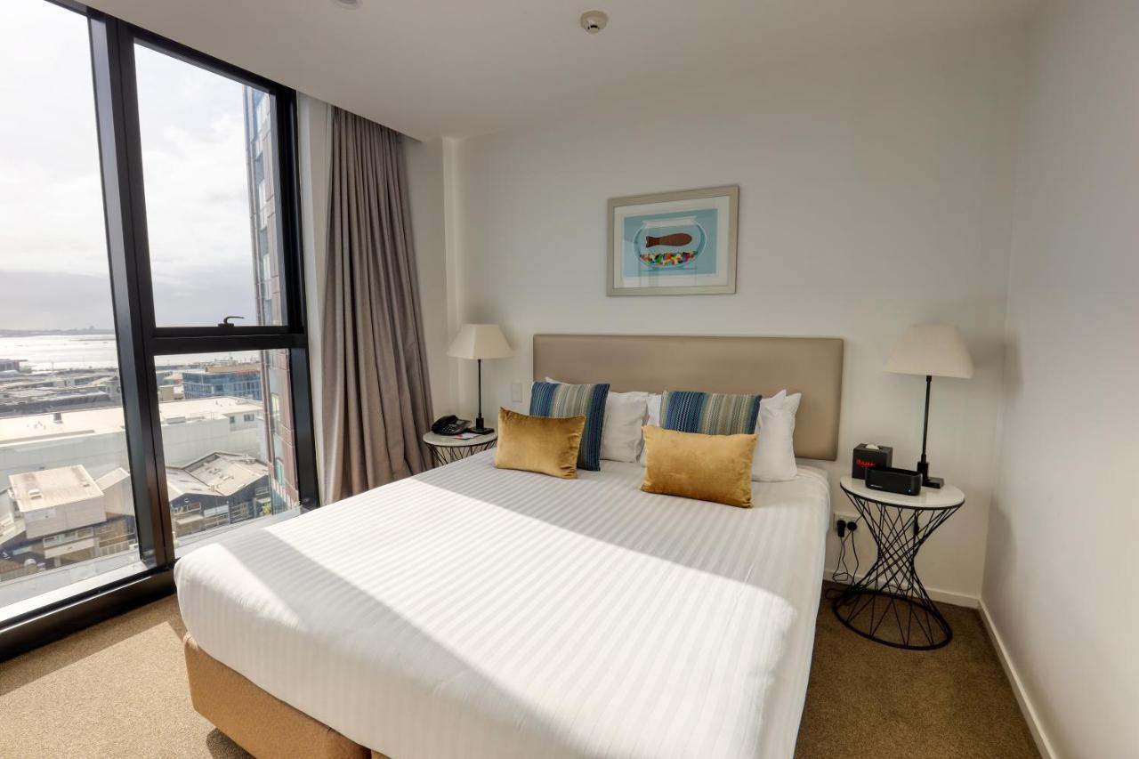 Ramada Suites By Wyndham Victoria Street West Окленд Экстерьер фото