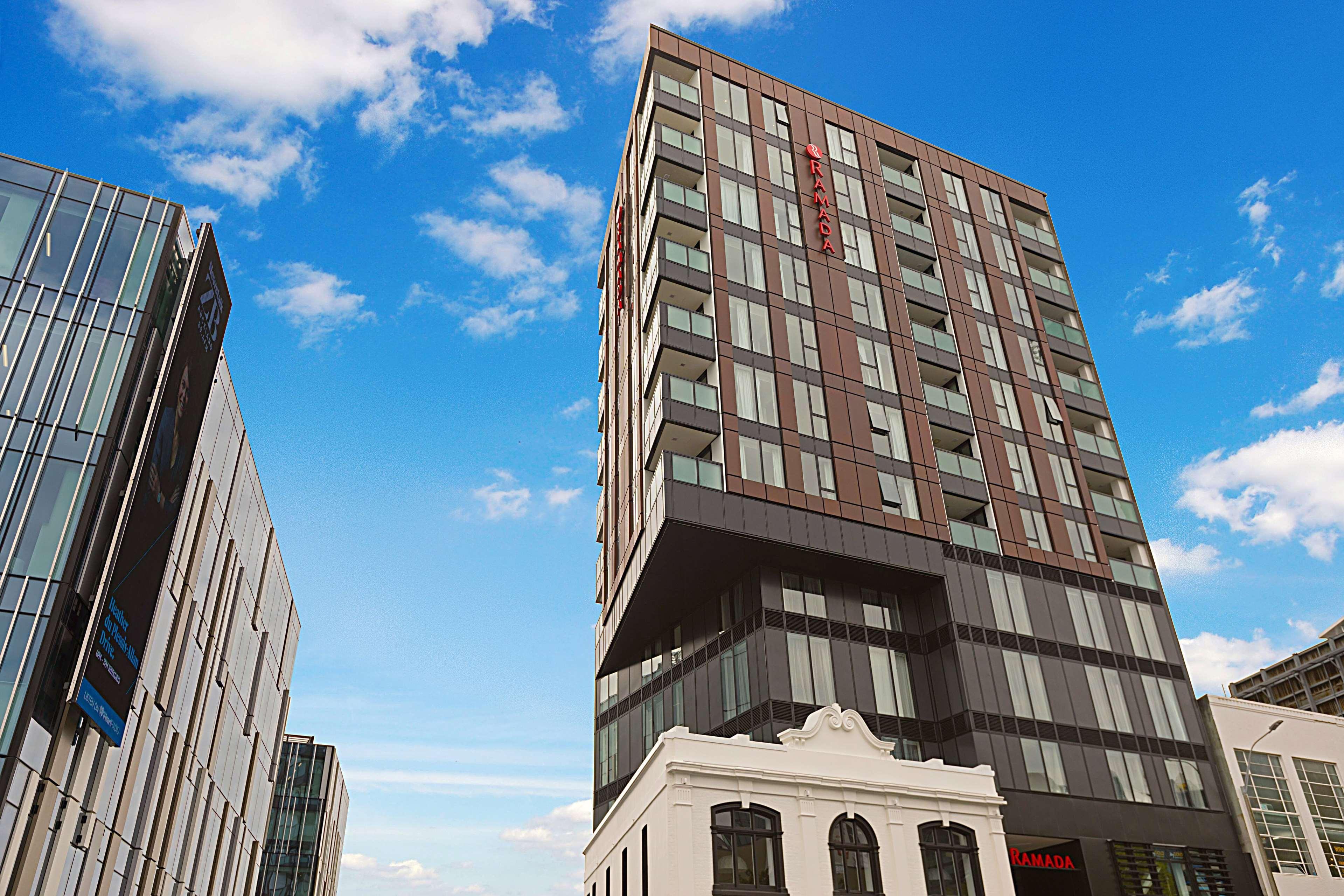 Ramada Suites By Wyndham Victoria Street West Окленд Экстерьер фото