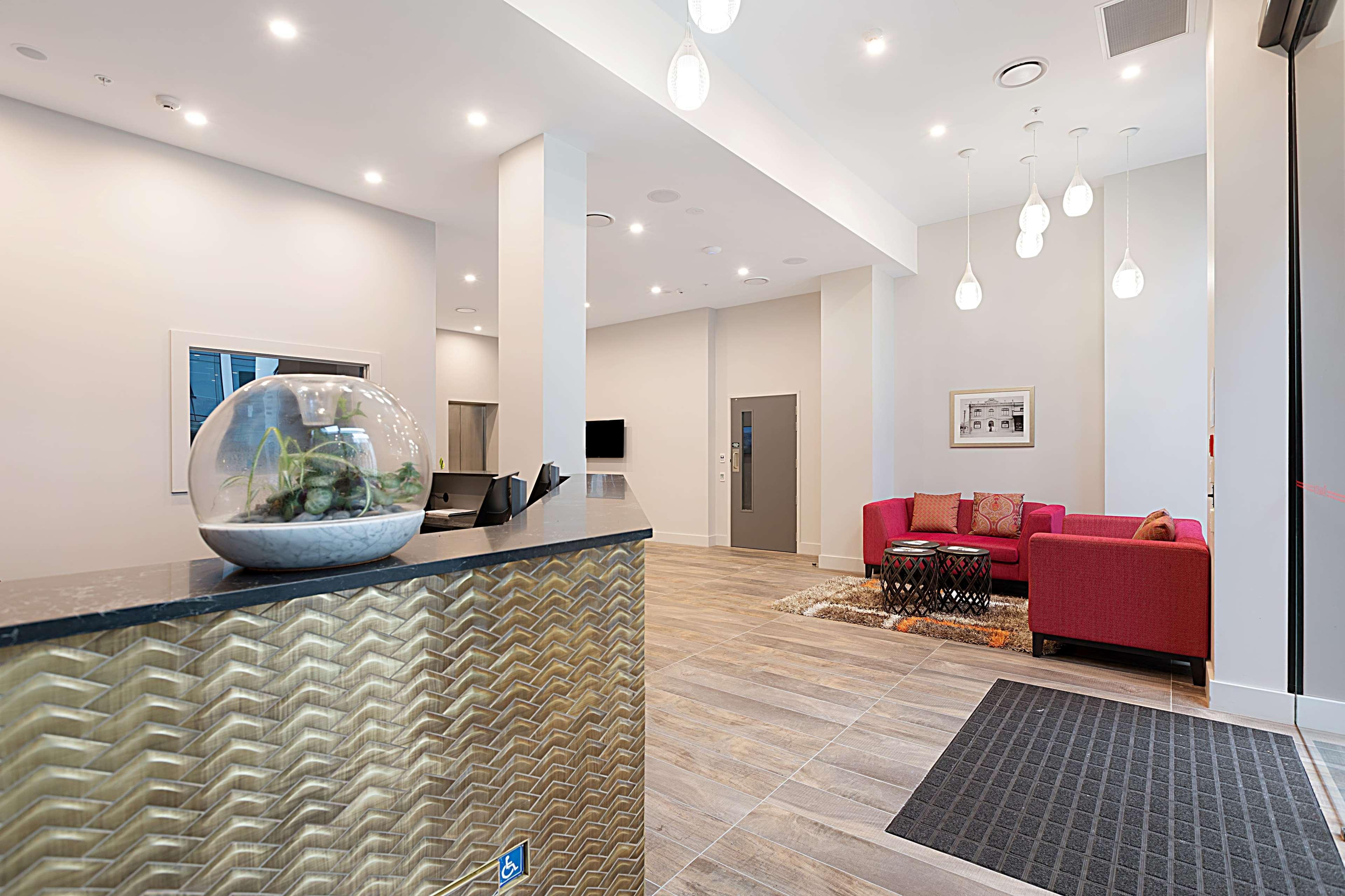 Ramada Suites By Wyndham Victoria Street West Окленд Экстерьер фото