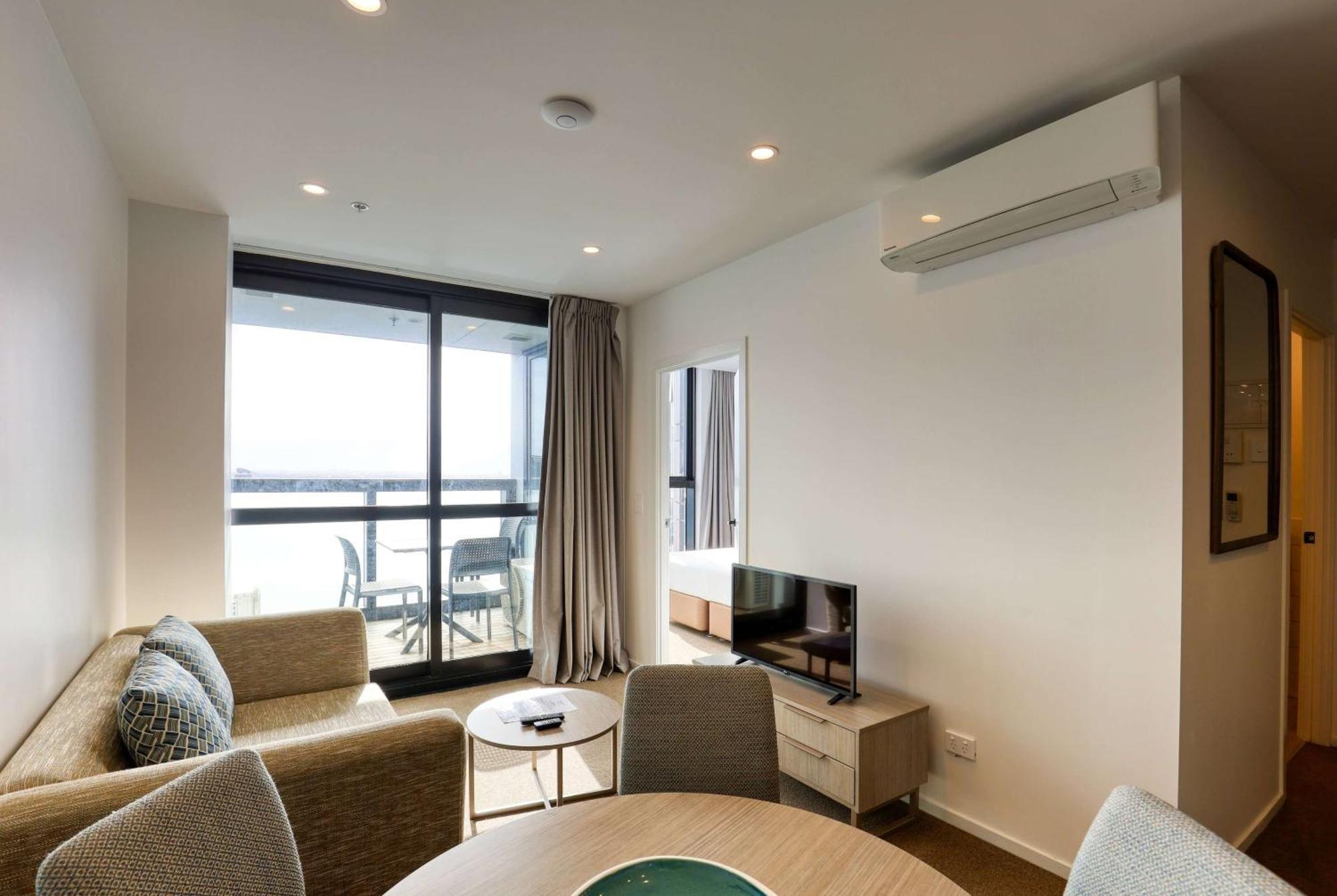 Ramada Suites By Wyndham Victoria Street West Окленд Экстерьер фото