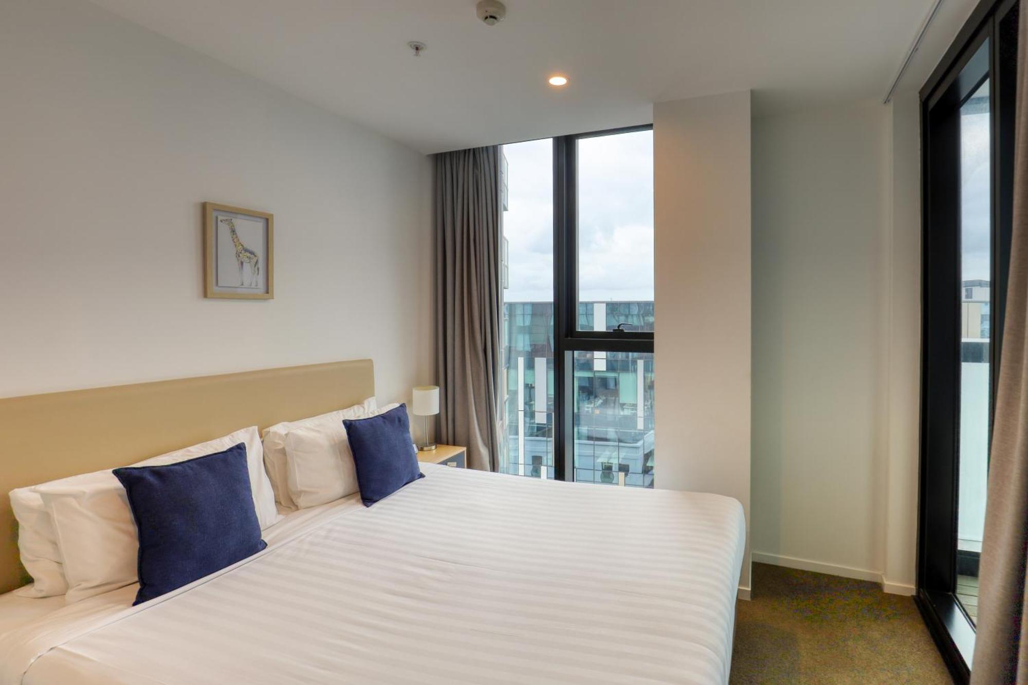 Ramada Suites By Wyndham Victoria Street West Окленд Экстерьер фото
